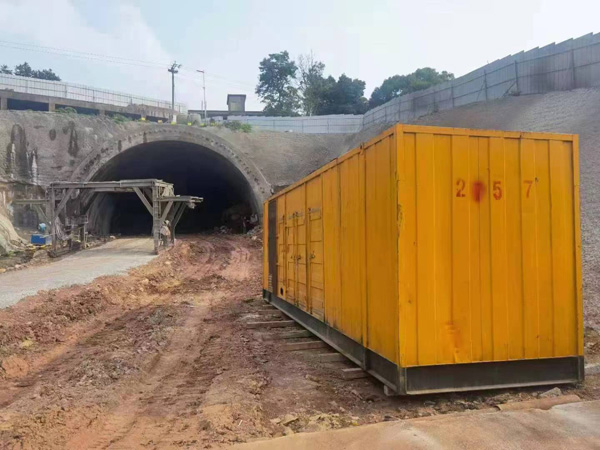 红岗发电机出租自启装置的工作原理是什么？