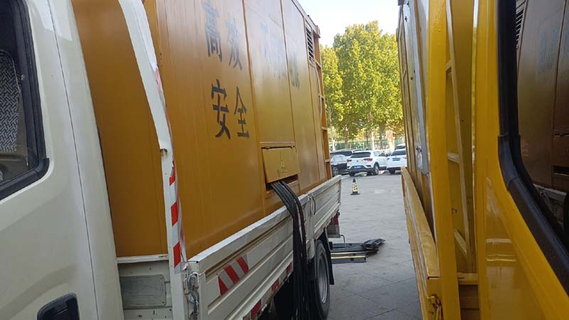 红岗如何判断柴油发电机组和UPS电源的切换时间是否符合要求？