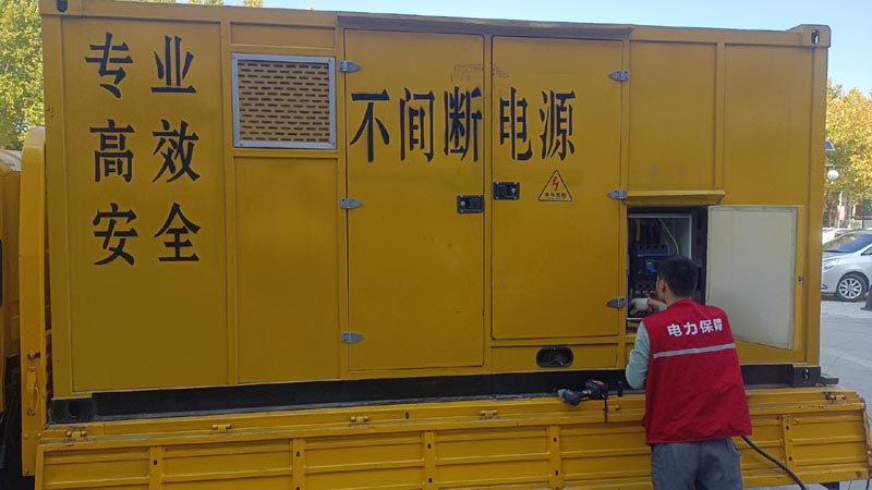 红岗柴油发电机组和UPS电源配合使用时，如何避免切换过程中的电力中断？