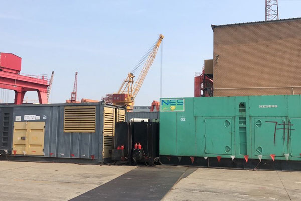红岗发电机出租空气滤清器的清洁频率是多少？