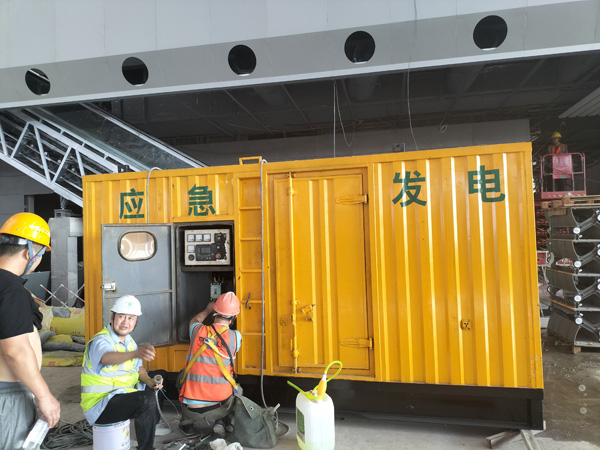 红岗怎样判断空气滤清器是否需要更换？